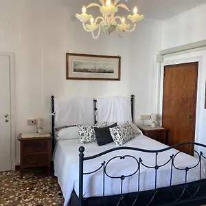 Al Teatro With Canal View Bed & Breakfast
